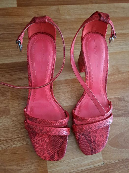 Дамски червени сандали масивен ток 39