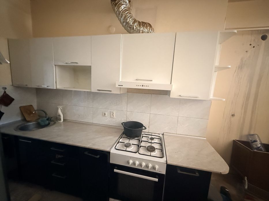 Kuxinniy mebel 2.40 metrli sifati yahshi akrildan qilingan