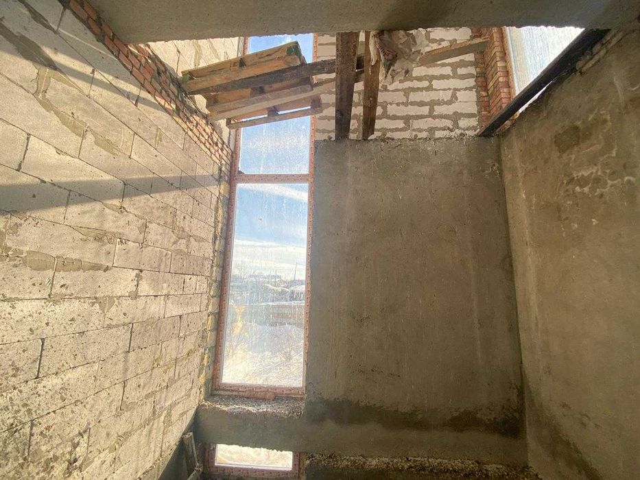 Срочно!!! Продам дом в три уровня.