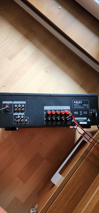 Boxe Akai si amplificator