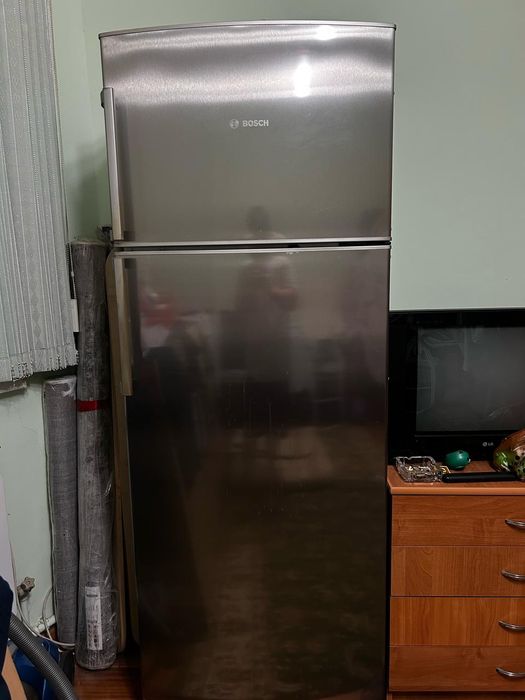 Холодильники Bosch и LG - 2 штуки
