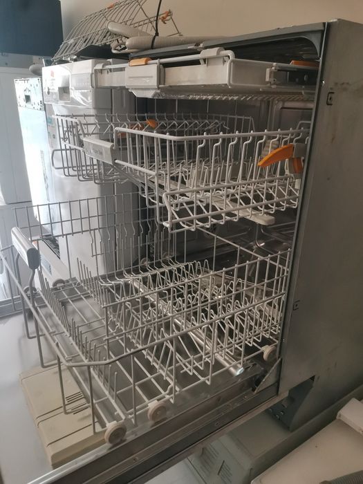 Съдомиялна Miele 60 см инокс