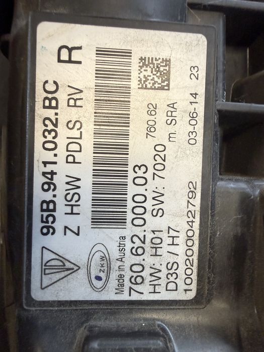 Десен фар Порше Макан