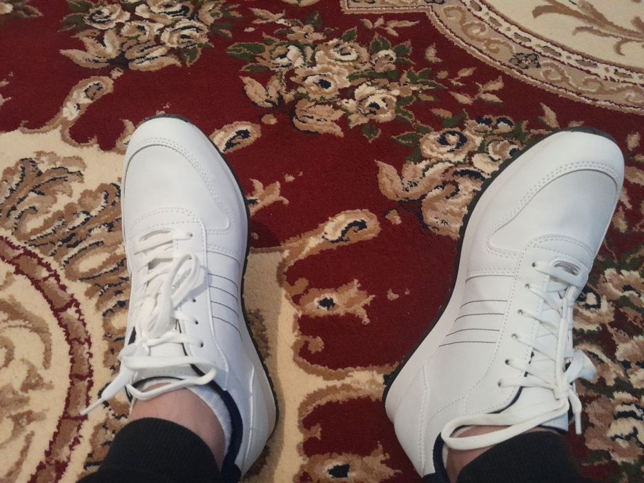 Белые кроссовки 41-42 размер