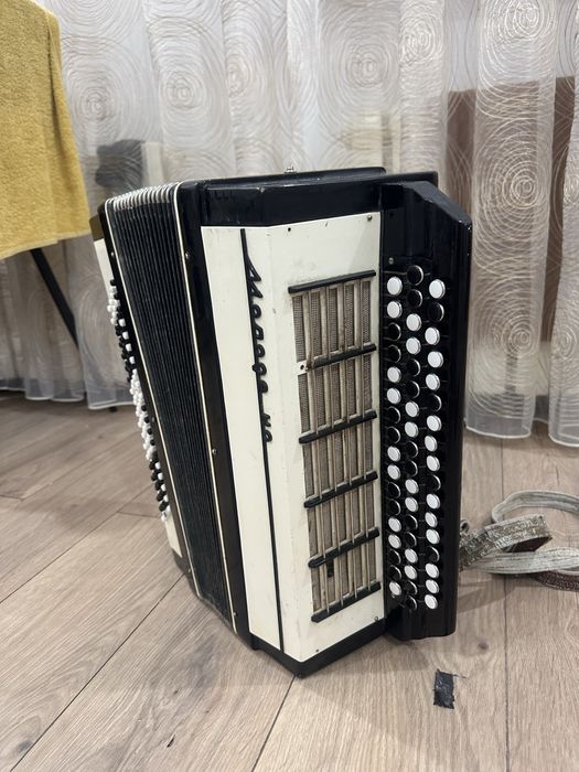 Продам баян Молоде но в отличном состоянии