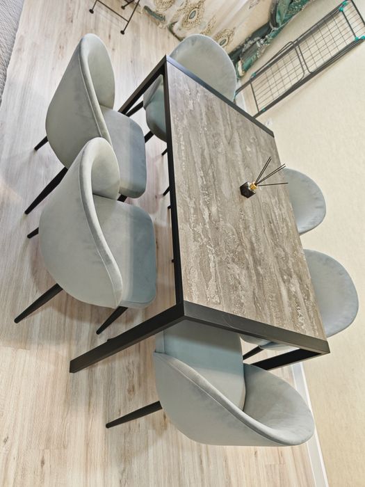 Стол со стульями