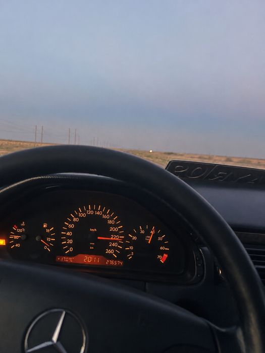 Мерседес 210  автомат