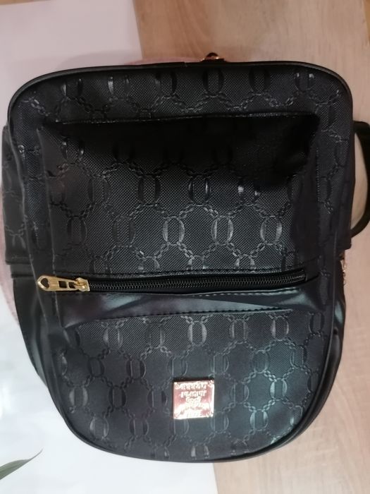 НОВА дамска чанта и раница.