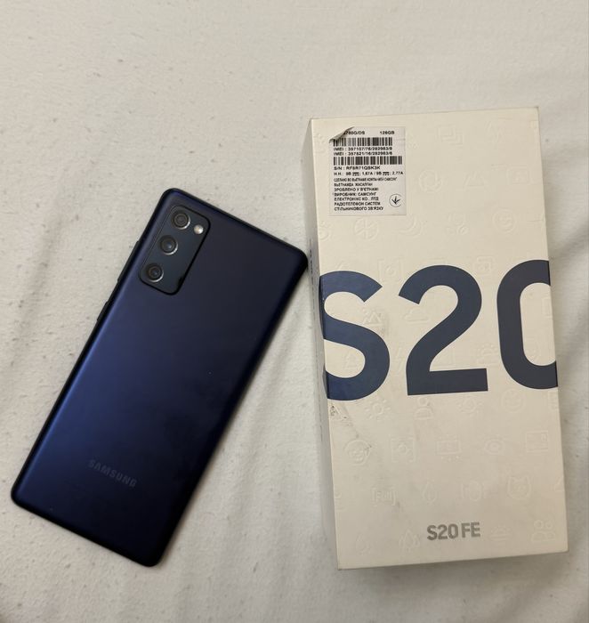 Смартфон "Samsung S20FE"
