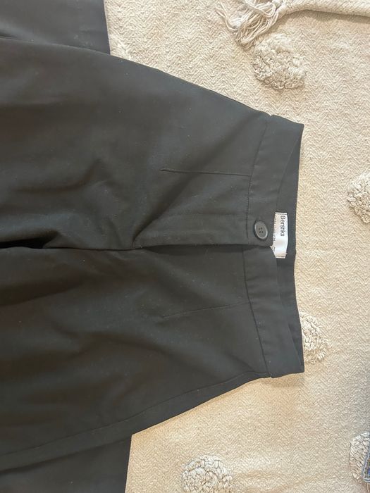 Черен панталон Bershka