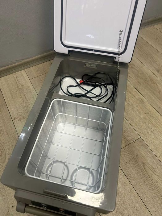 Amanet F28: Ladă frigorifică DINIWID S35 12/24V