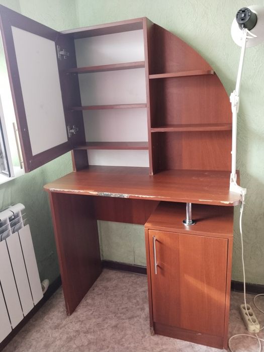 Продам  туалетный столик