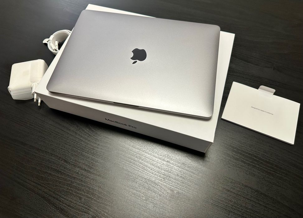 MacBook Pro 13" 2020 cu TouchBar - 325 de cicluri - Full Box