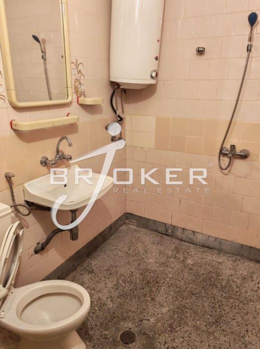 Дава се под наем Тристаен апартамент в Кърджали, Център - 91 кв.м за 260 € - Снимка #9