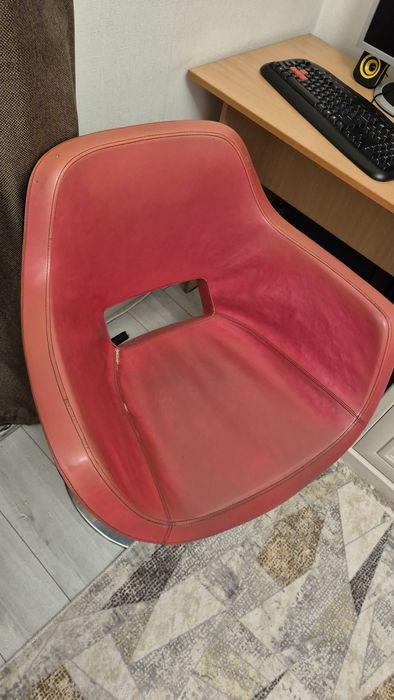 Кресла парикмахерские 2 шт Б/У