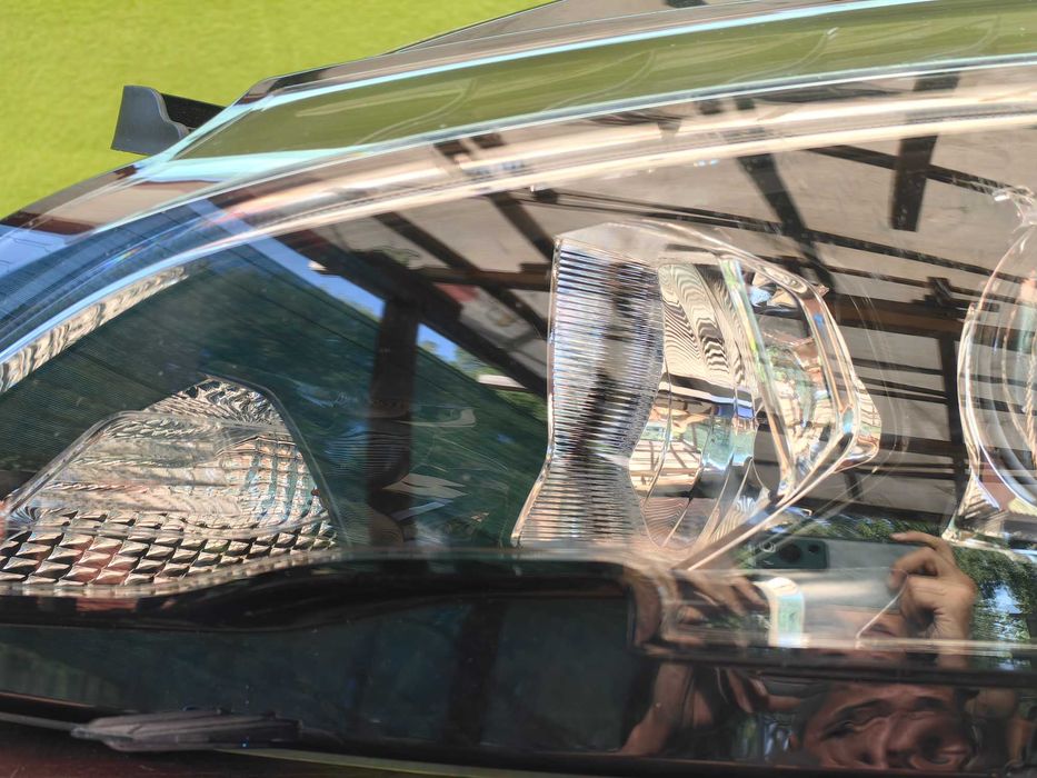 Фар за Peugeot 308 / Пежо 308