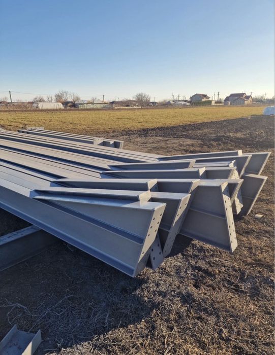 Vând structura metalică 10M lătime 20M lungime 4M înaltime preg 2800 €
