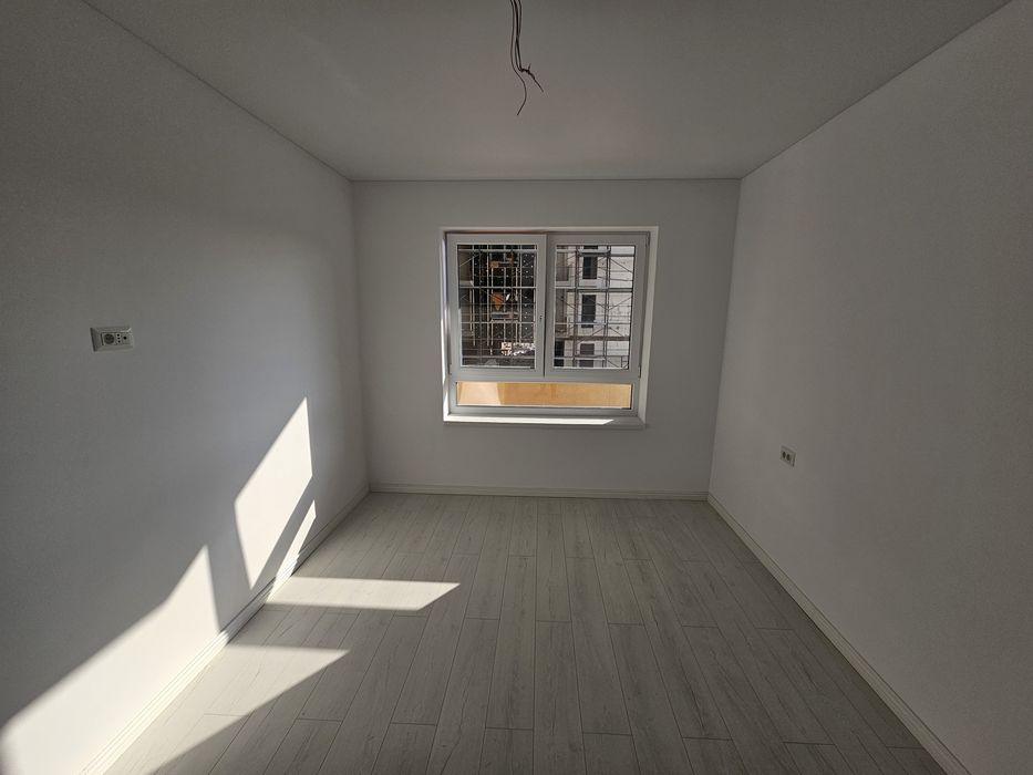 Apartament 2 camere, decomandat, etaj 1, Apărătorii Patriei
