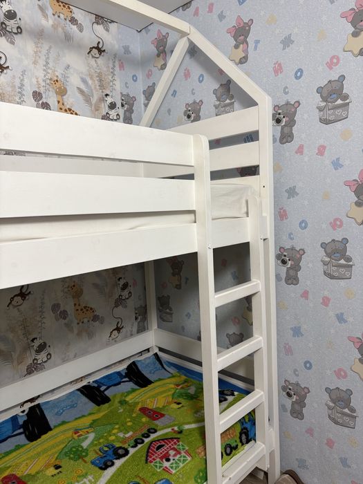 Двухъярусная детская кровать