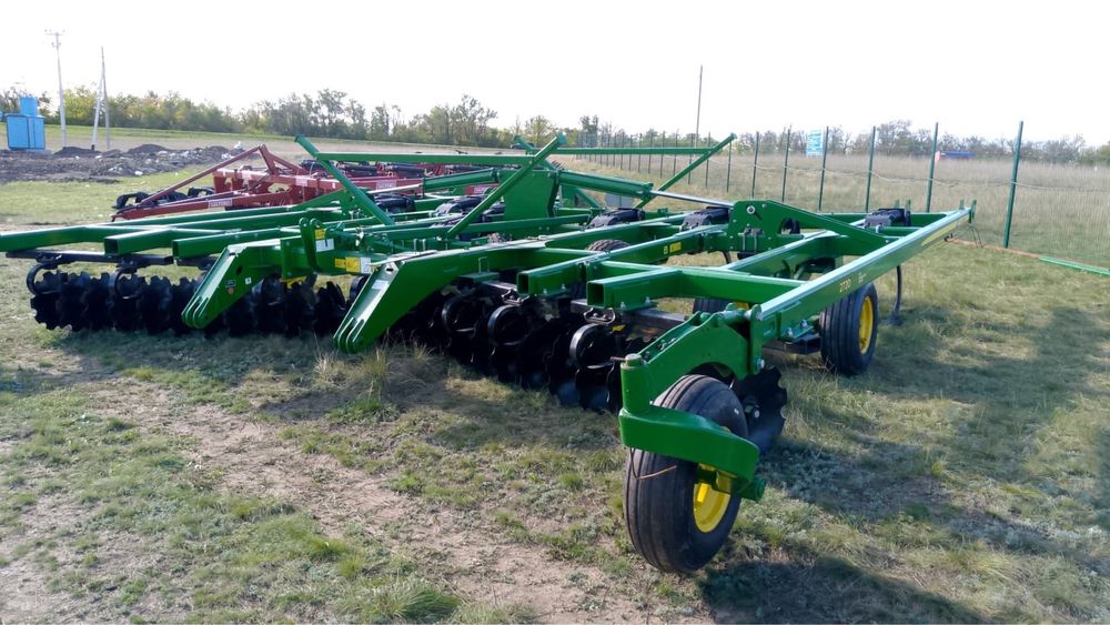 John Dere 2720 дисковый глубокорыхлитель