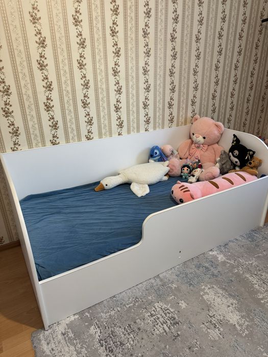 Продам две кровати + матрасы