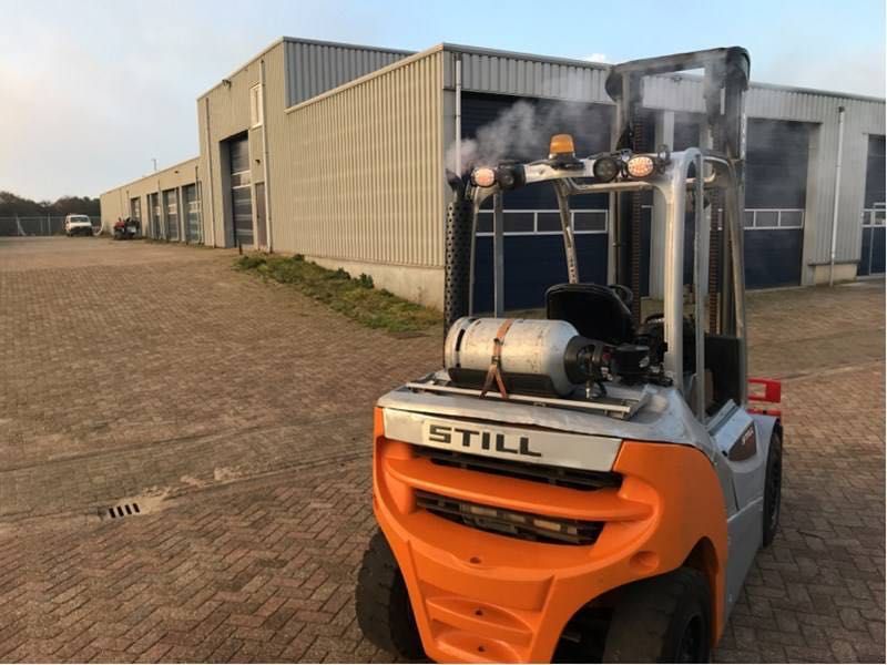 Stivuitor Still 4 t pe gaz
