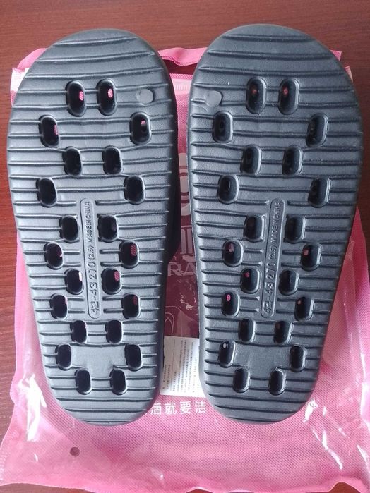 Новые шлепанцы для бани и бассейна