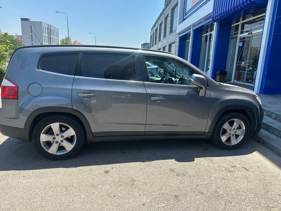 Продается Chevrolet Orlando 2014 года.