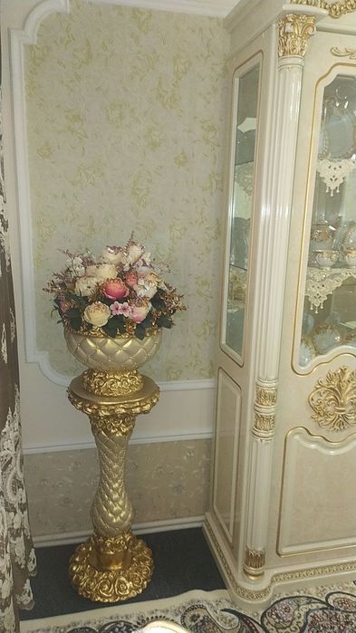 С бонусом.Продается стол и 12 стульев