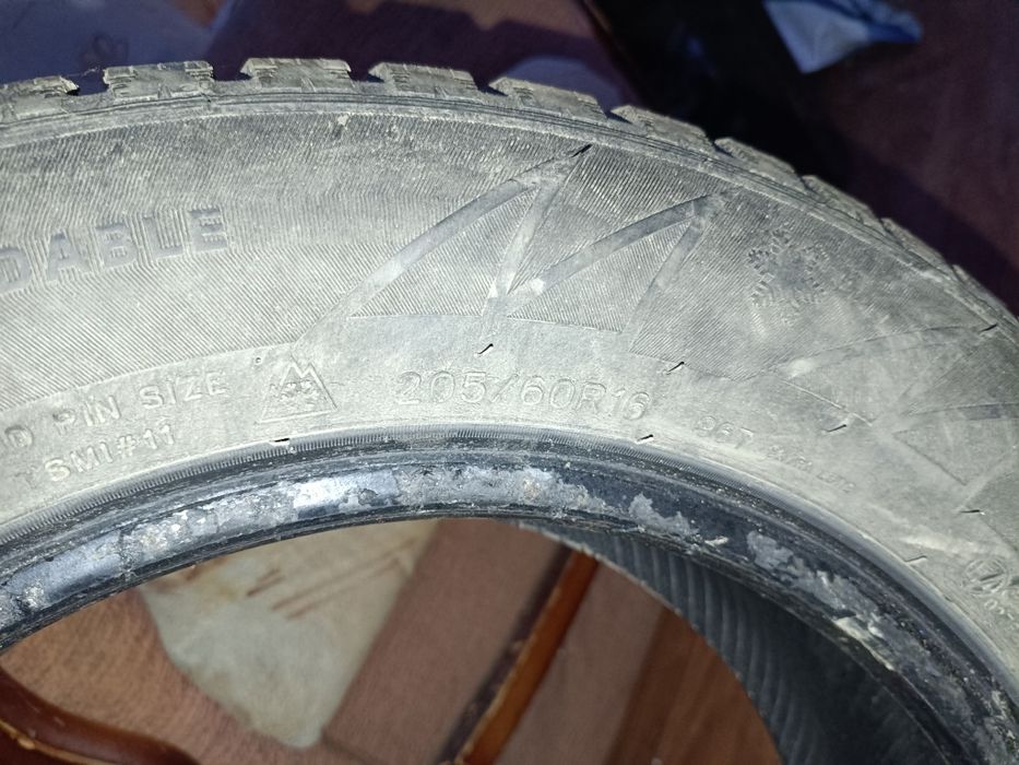 Продам зимнию резину,
