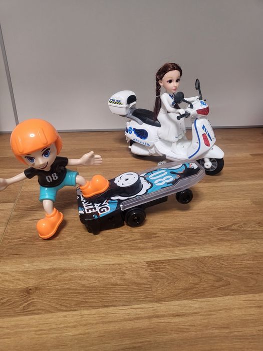 Музикални и движещи се играчки