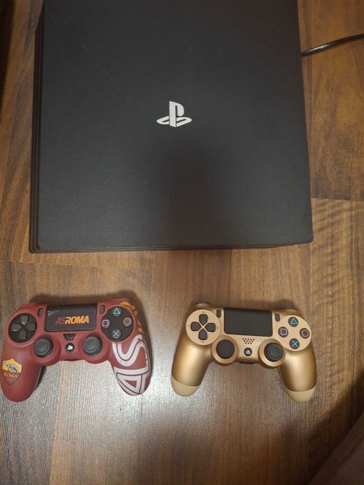 Playstation 4 Pro + 2 джойстика и 7 игри