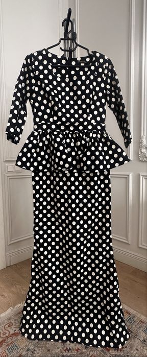 Красивое платье в горошек.