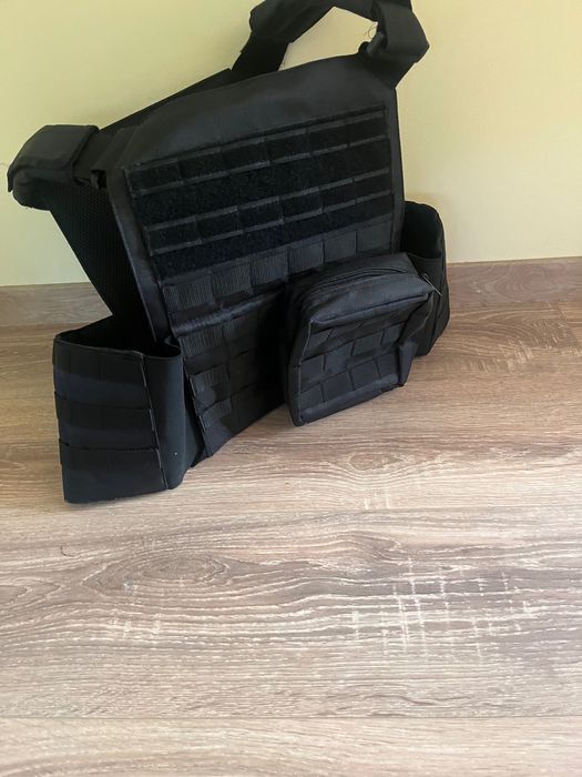 Продавам тактическа жилетка Kosrang