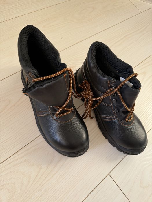 Продам спец обувь