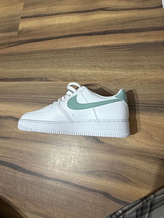 Adidasi Air Force 1