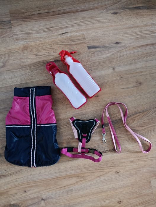 Нагръдник с повод S /M, шишета за вода и зимно яке