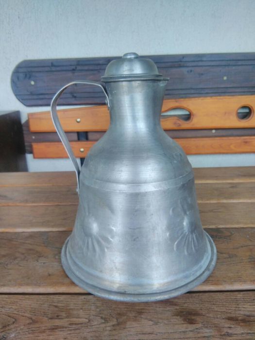 Продавам много стар Гюм за мляко ръчно декориран с флорални мотиви