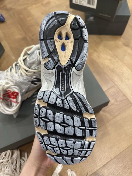 Продам кроссовки New Balance 530