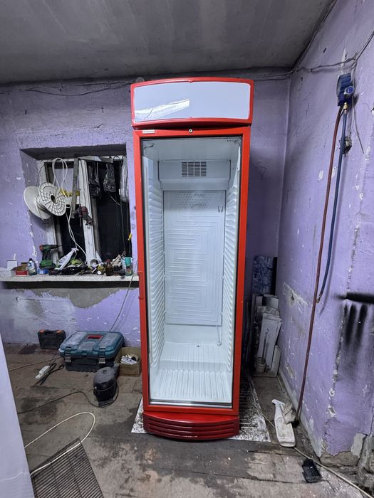 Продам витрины холодильники