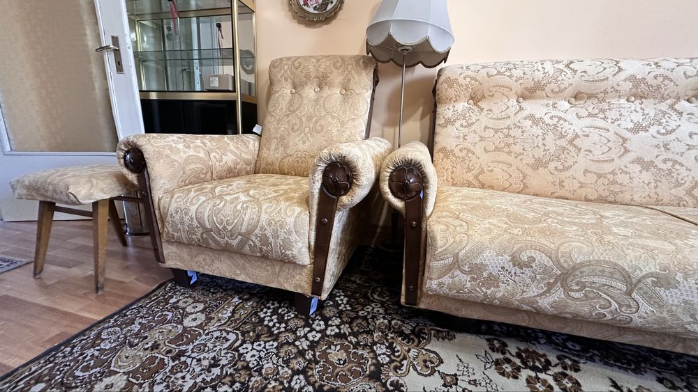 Нова винтидж холна гарнитура с дърворезба