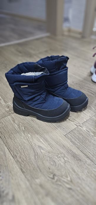 Продаю детские зимние ботинки