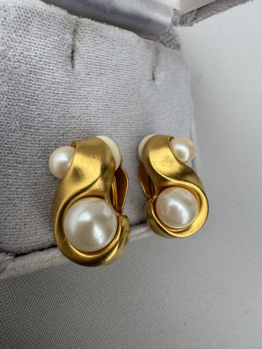 Cercei Givenchy-Paris-New York