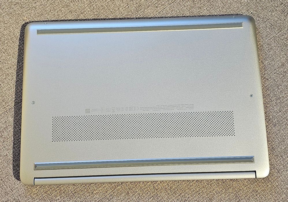 Laptop HP 14s-dq2021nb,  i5 Gen 11,  512GB SSD, baterie nouă + husă de protecție