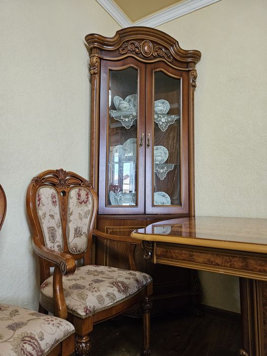 Стенка, комод, угловая стенка, стол и 12 стулья - производство Китай
