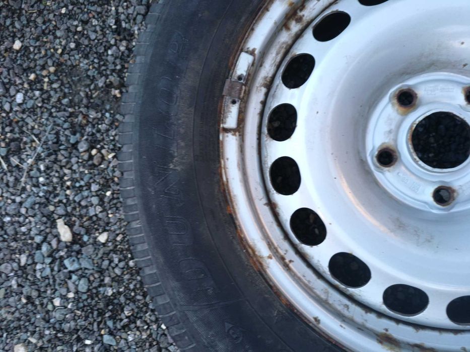 Vând roți cu anvelope iarnă