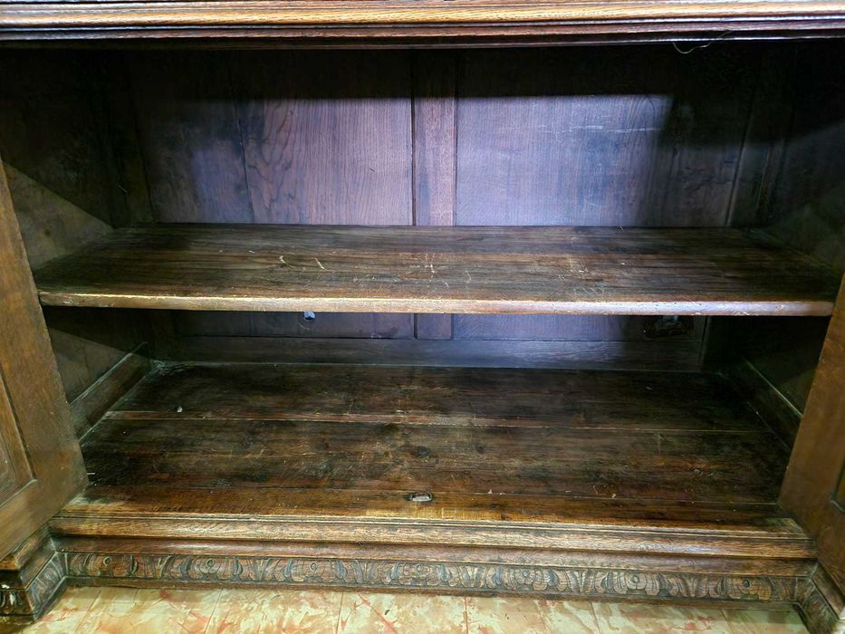 Ръчно Резбован Ловен Бюфет Витрина От Масивен Дъб "Хенри II"