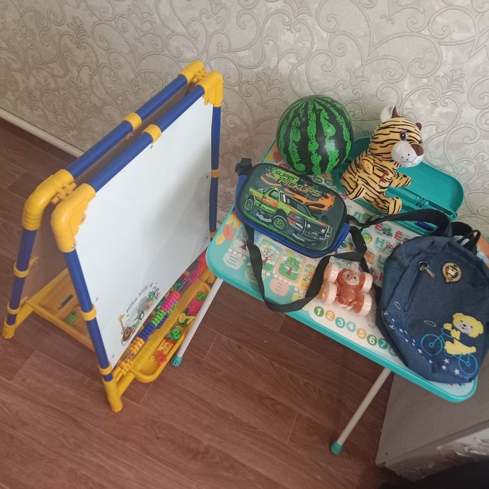 Продам стол детский