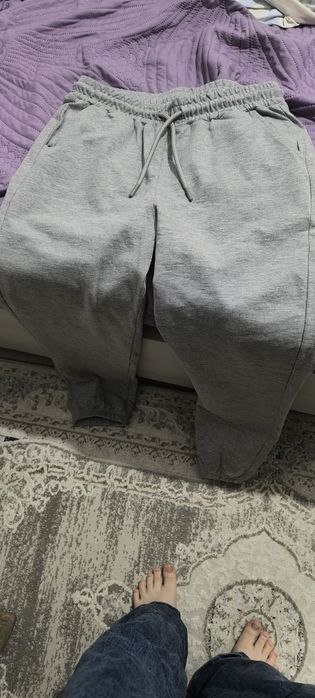 Штаны серый новый не одевала размер м только город Алматы