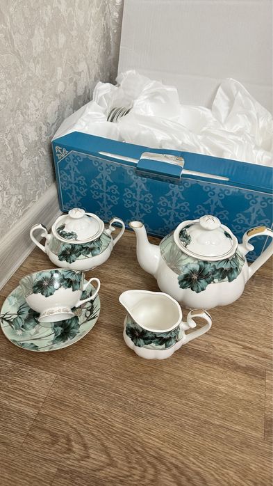 Продам фарфоровый сервиз